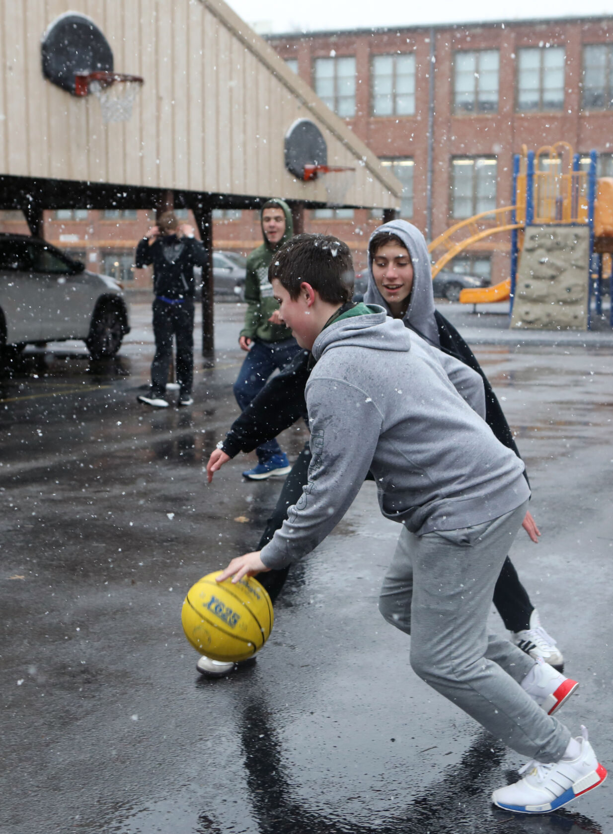 Landon Beaman dribbles around Christopher Hasting